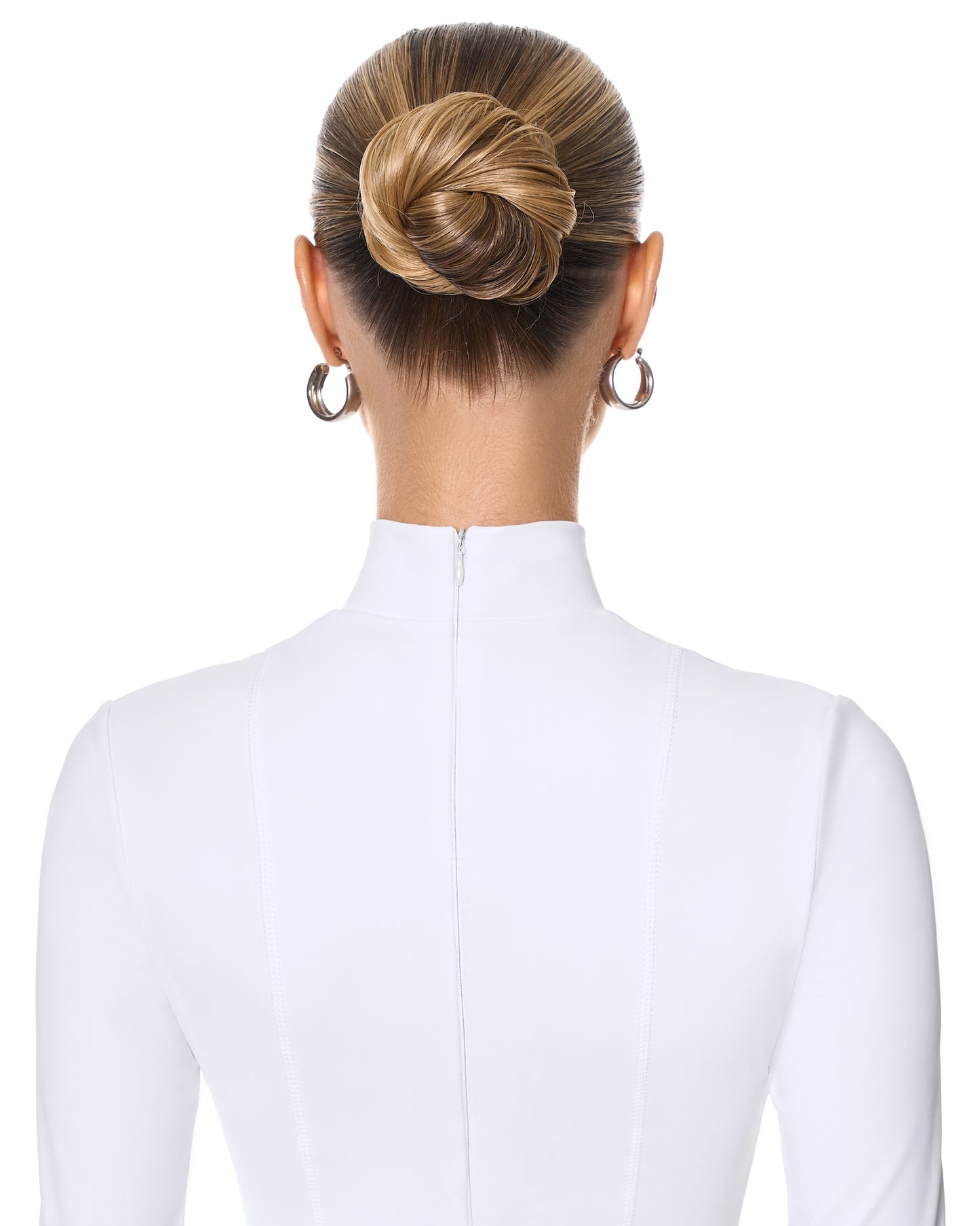 Mono con cremalleras decorativas